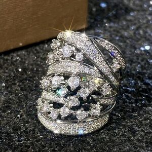 Elegant Silver Crystal Women's Ring